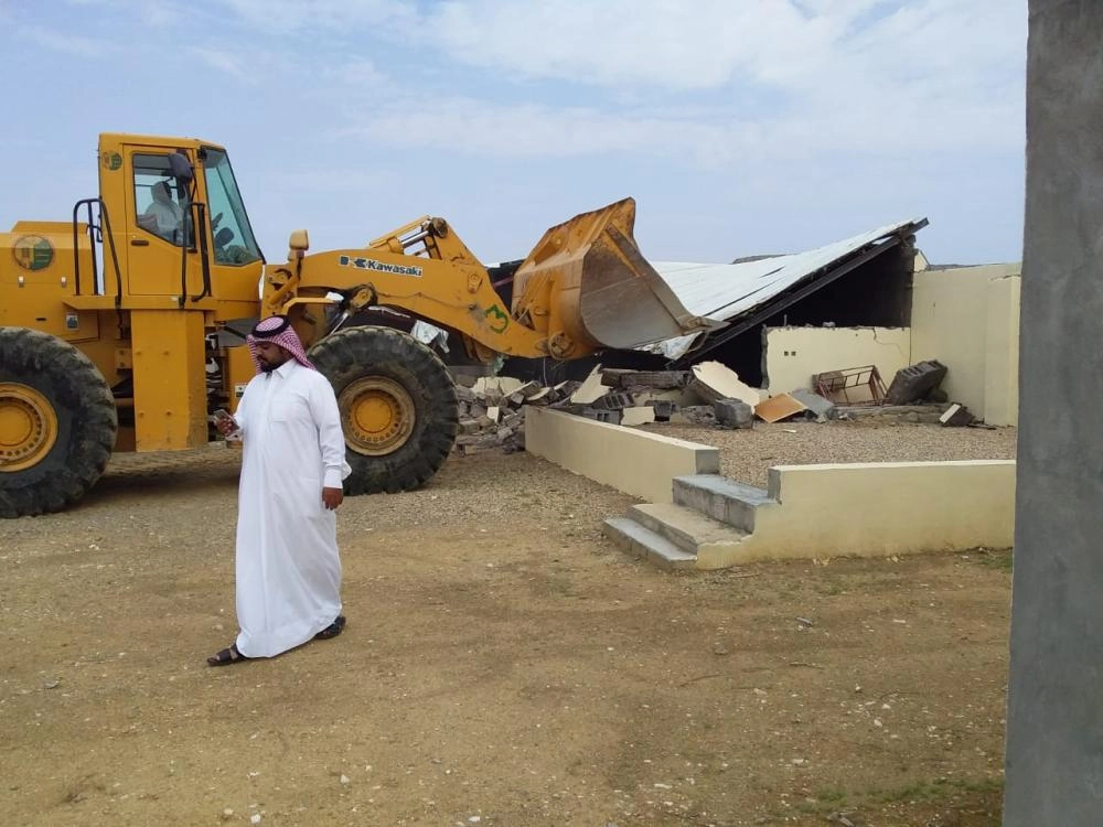 






معدات البلدية تدك التعديات                                    (مكة)