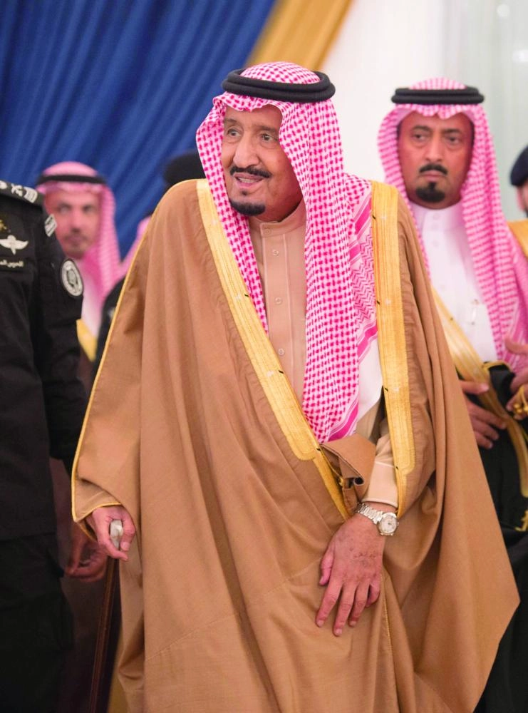 الملك سلمان لدى وصوله حائل أمس الأول  (واس)  