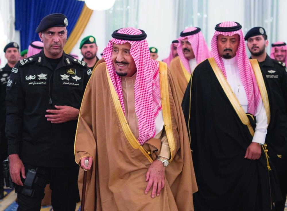 الملك سلمان لدى وصوله حائل أمس الأول  (واس)  