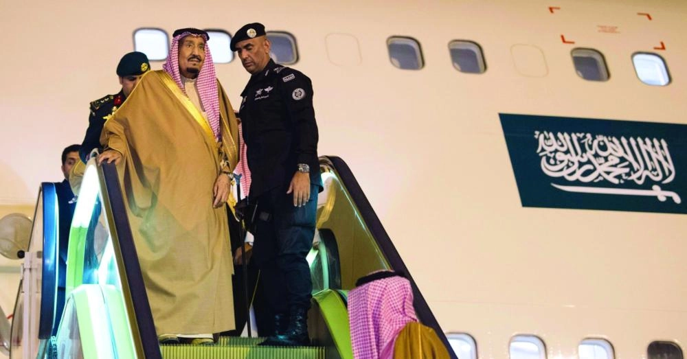 الملك سلمان لدى وصوله حائل أمس الأول  (واس)   