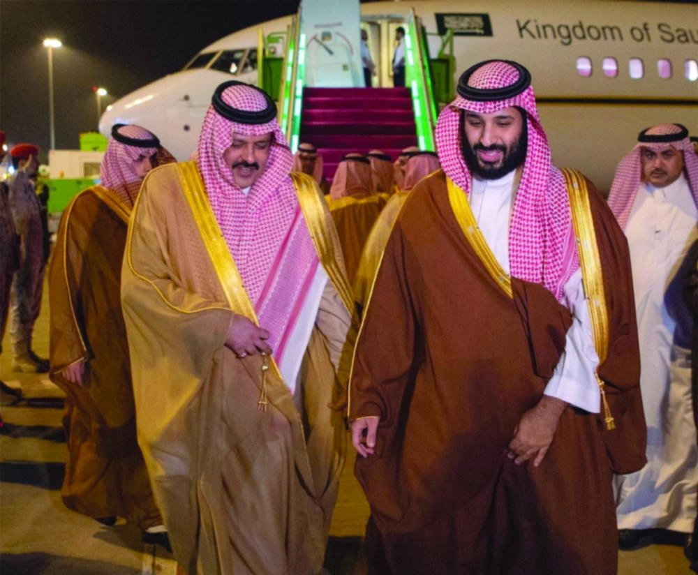 ولي العهد لدى وصوله إلى حائل  