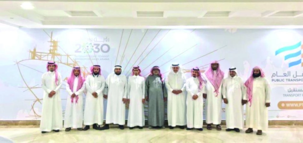 






عدد من المكرمين السعوديين العاملين في تطبيقات توجيه المركبات                                    (مكة)