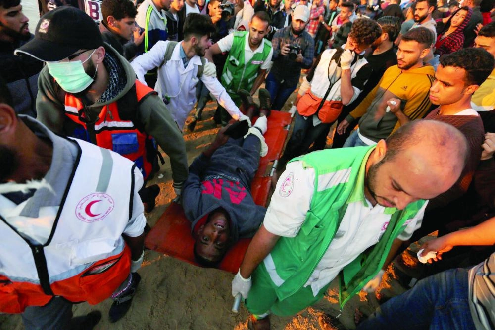 






متظاهر فلسطيني تعرض للإصابة                 (د ب أ)