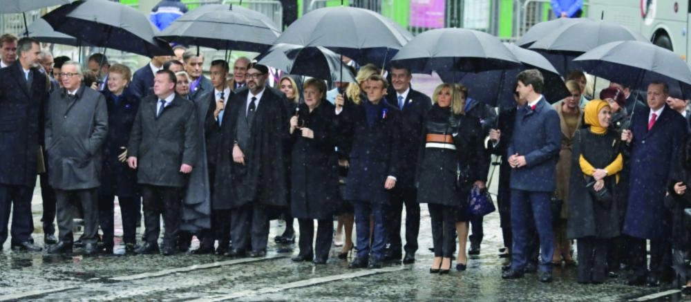 






زعماء العالم في ذكرى نهاية الحرب العالمية                                                                    (د ب أ)