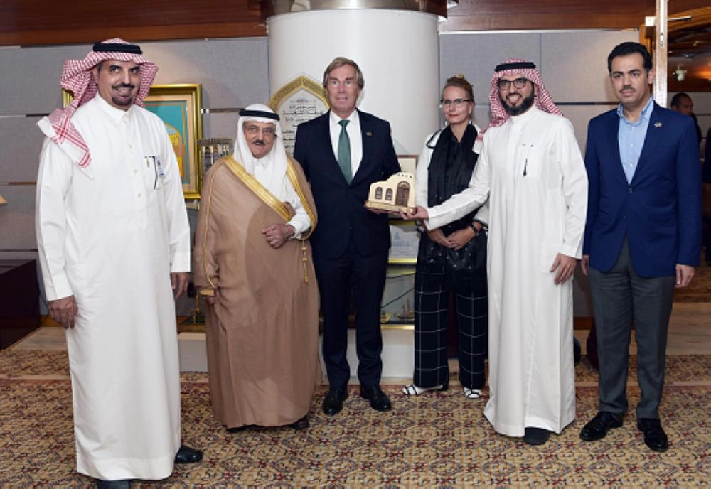 






تكريم رئيس الوفد