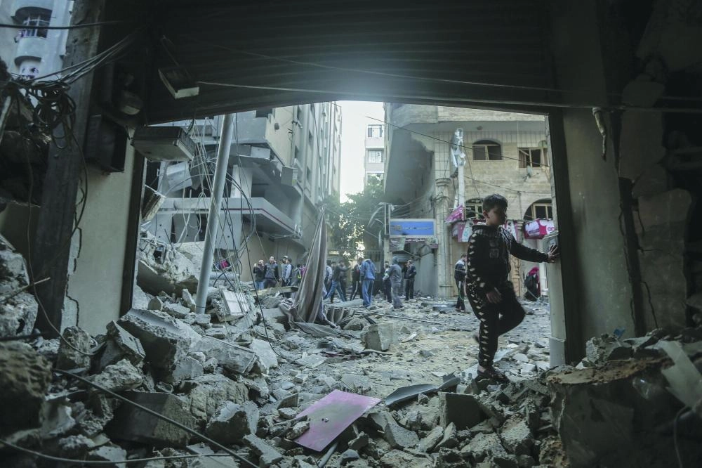 






مبنى سكني مدمر ضربته غارات جوية إسرائيلية  (د ب أ)