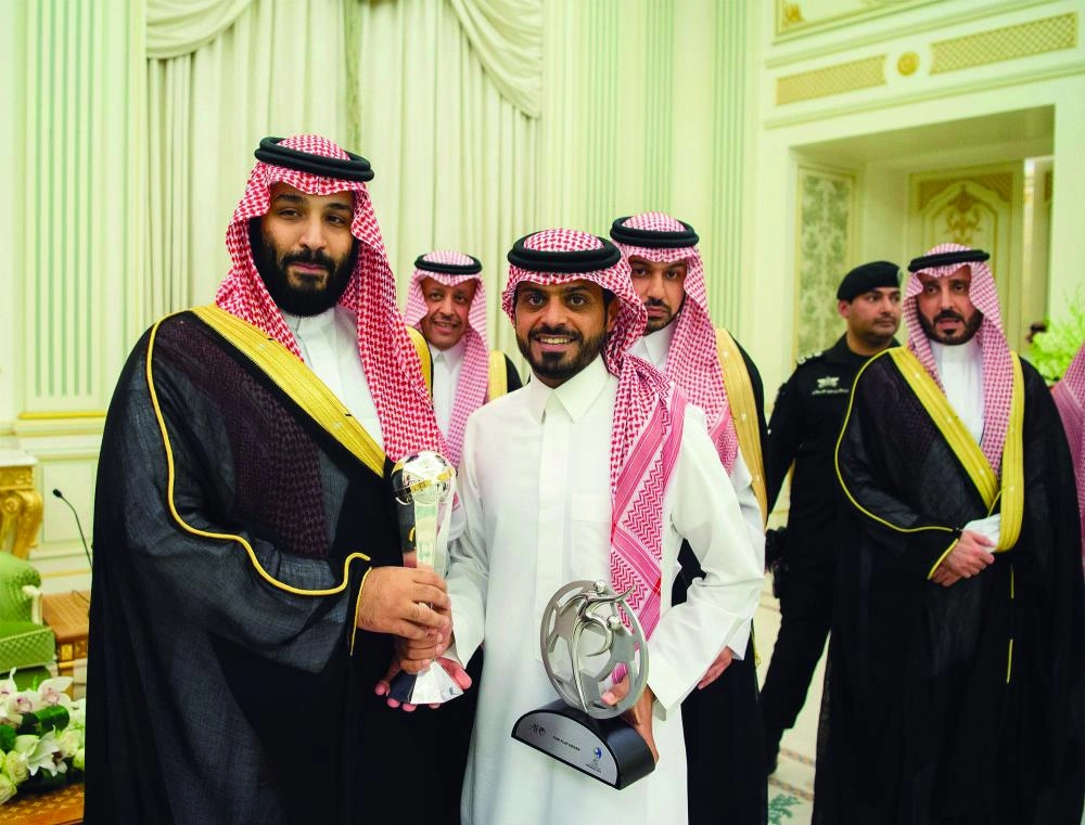 






الأمير محمد بن سلمان مع لاعبي منتخب الشباب