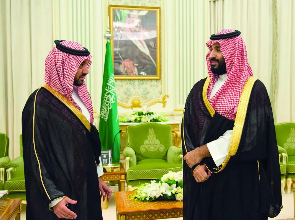 الأمير محمد بن سلمان وعبدالعزيز بن تركي خلال اللقاء