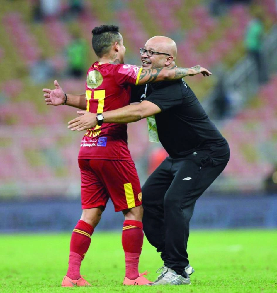 






عبدالعزيز البيشي وإلتون خلال الاحتفال بالفوز الأخير على الأهلي