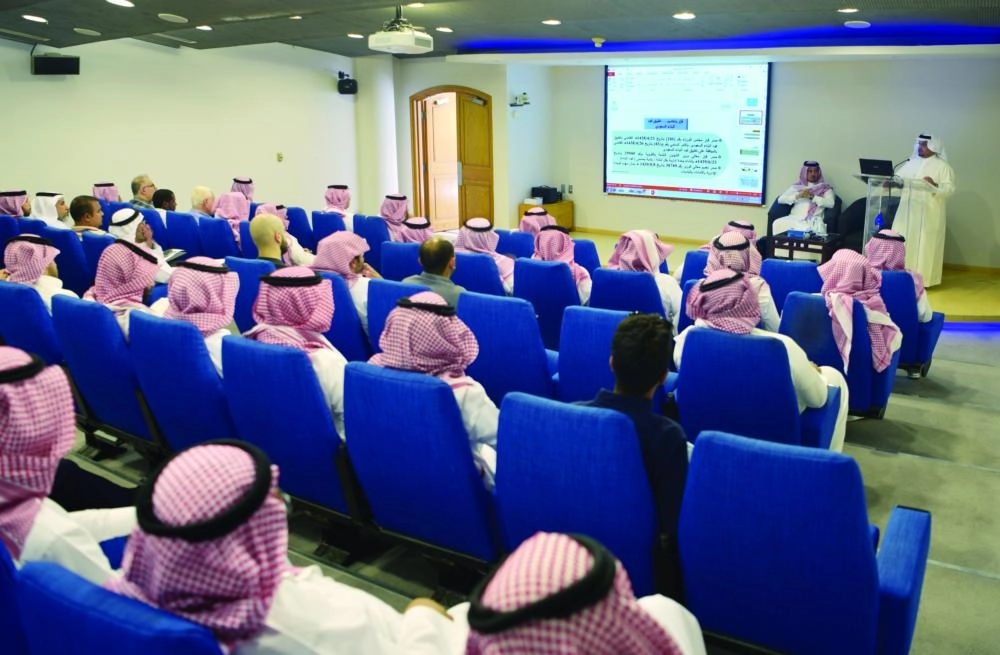 






حضور ورشة العمل                 (غرفة الشرقية)