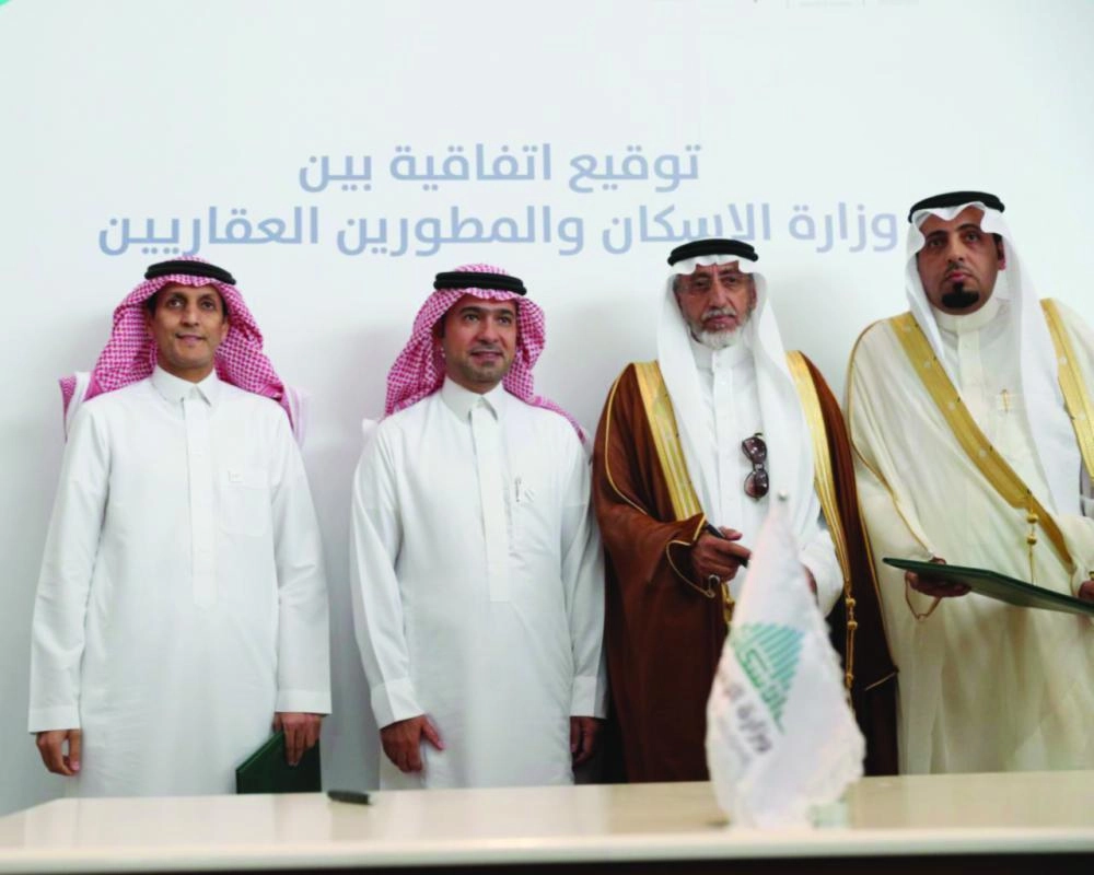 ماجد الحقيل بعد توقيع الاتفاقيات (مكة)  