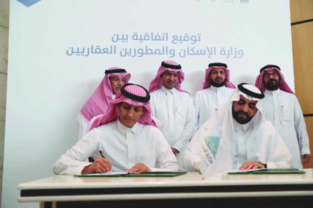 






ماجد الحقيل خلال توقيع الاتفاقيات                                                                                                   (مكة)