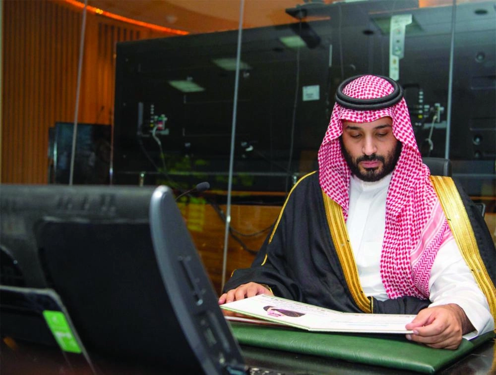 الأمير محمد بن سلمان لدى اطلاعه على الإيجاز العسكري للقطاع الشمالي (واس)