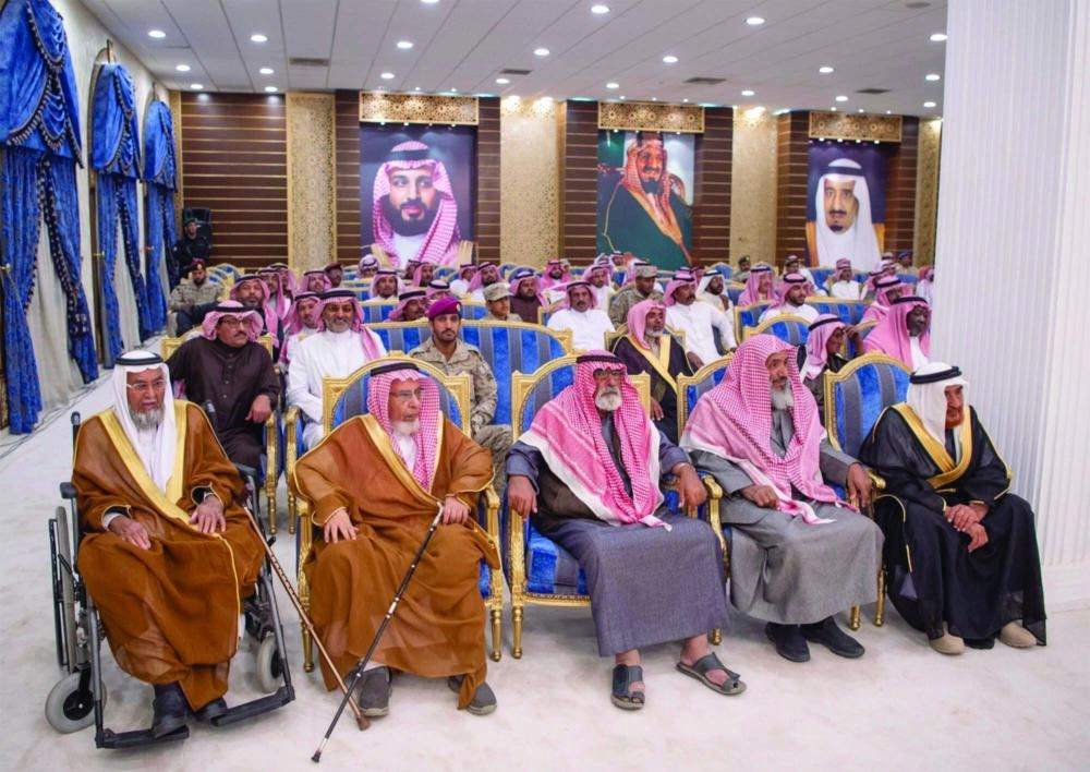 عدد من أسر ذوي الشهداء في تبوك