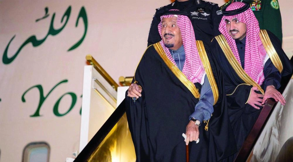 الملك سلمان لدى وصوله إلى الجوف