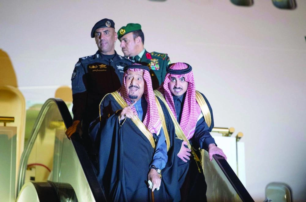 






خادم الحرمين لدى وصوله إلى الجوف