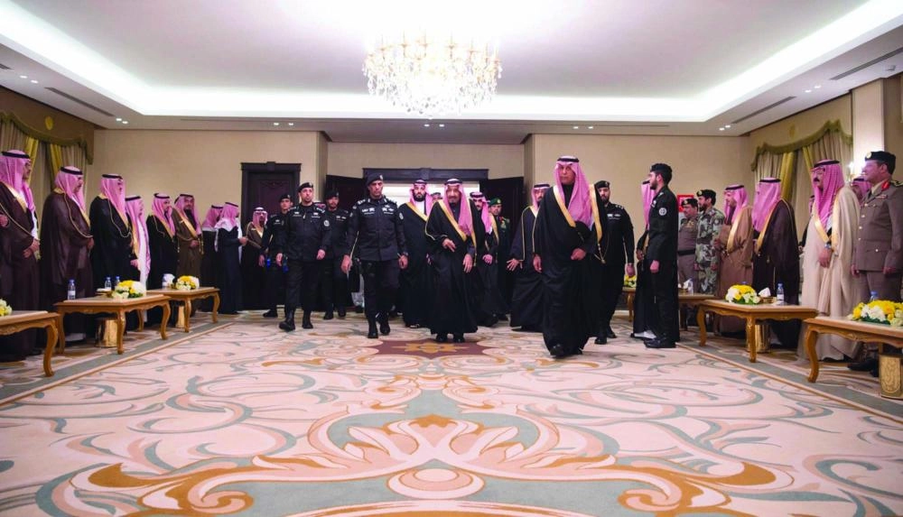 الملك سلمان خلال تشريفه حفل أهالي الجوف