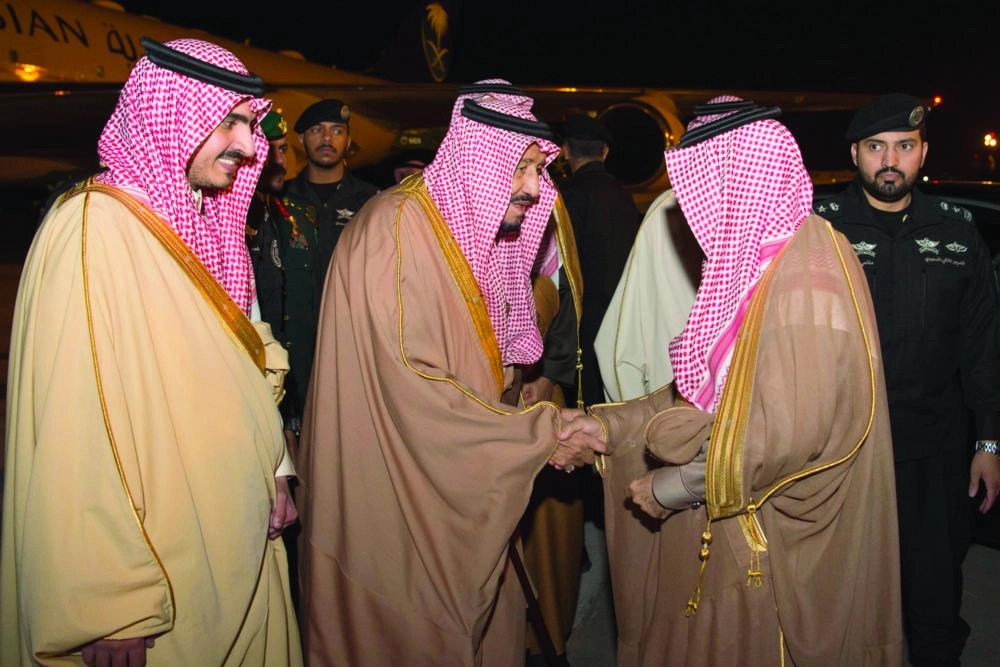 الملك سلمان لدى مغادرته الجوف 