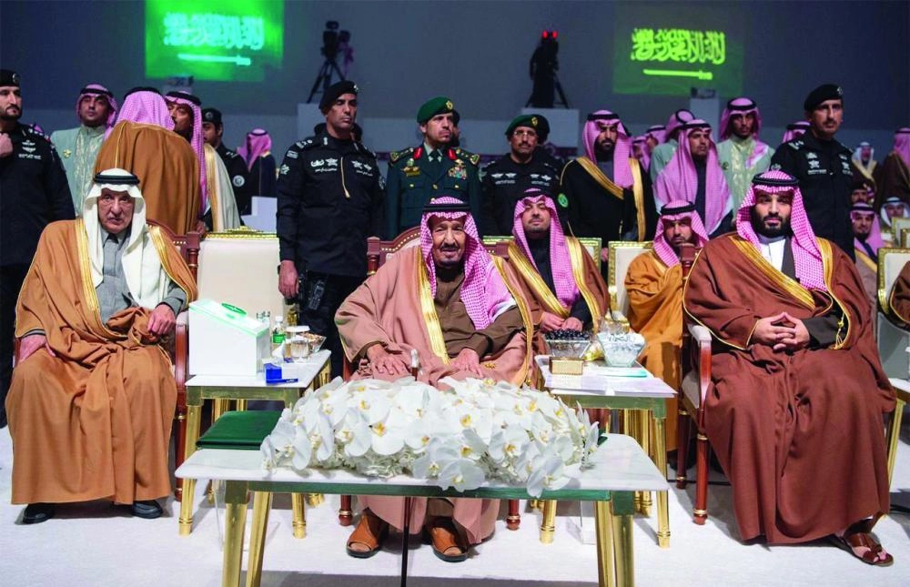 الملك سلمان لدى تشريفه حفل أهالي الحدود الشمالية وتدشين المشروعات التنموية (واس)