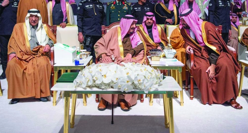 الملك سلمان لدى تشريفه حفل أهالي الحدود الشمالية وتدشين المشروعات التنموية (واس) 