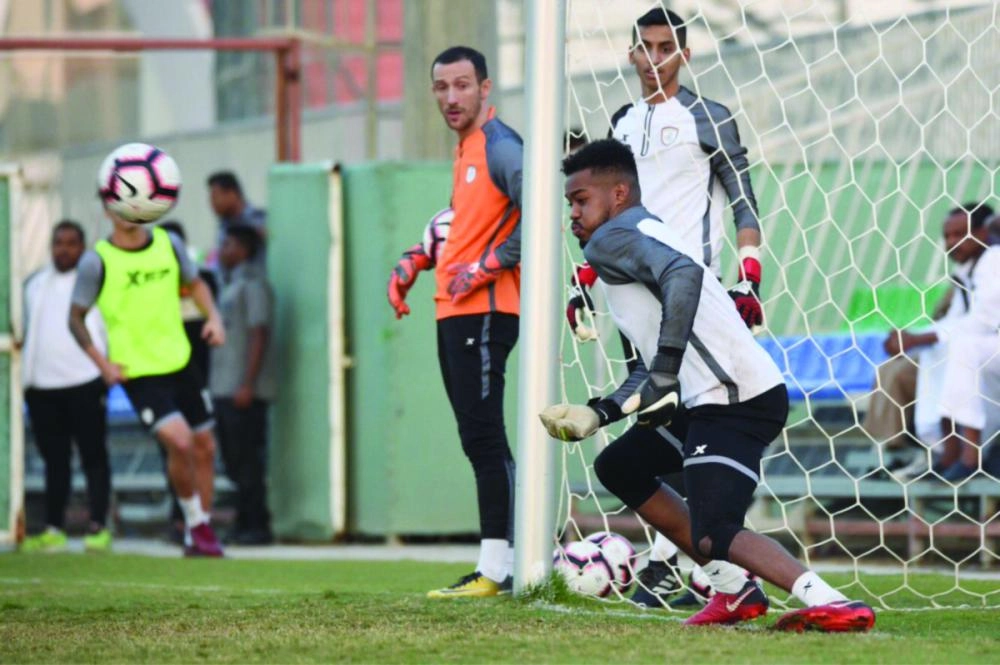 






جدية في تدريبات الشباب                                                                                         (إعلامي الشباب)