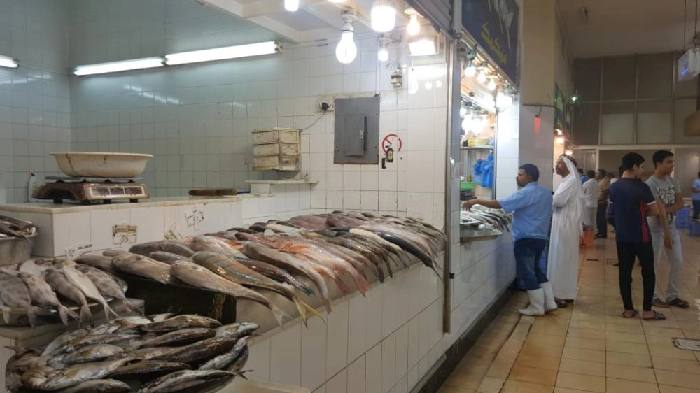 من سوق الأسماك بالدمام (مكة)