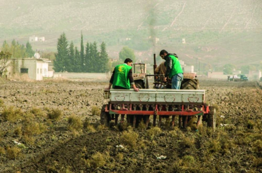 






 فريق المركز خلال تقديم المساعدات                                                   (واس)