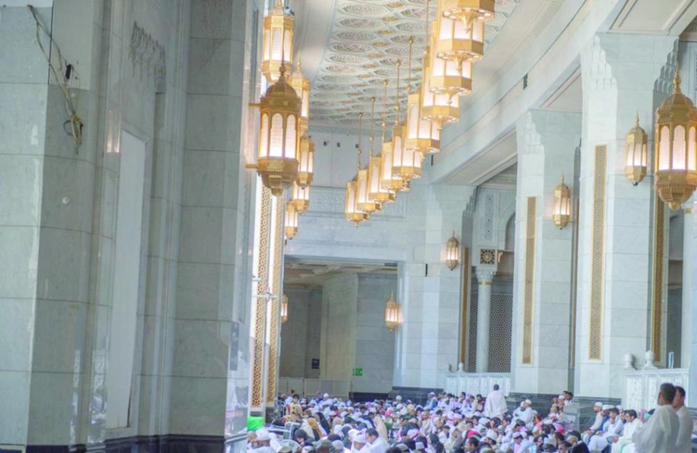 






من صلاة الجمعة بالمسجد النبوي          (واس)