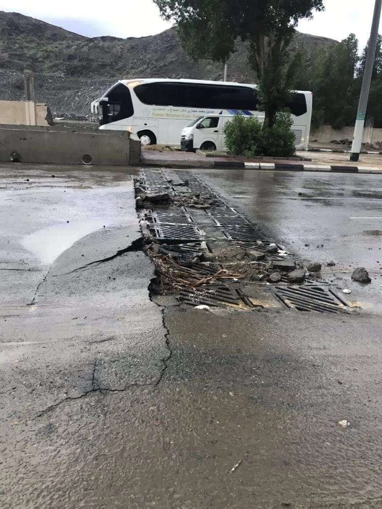 انهيار عبارة لتصريف السيول (مكة)