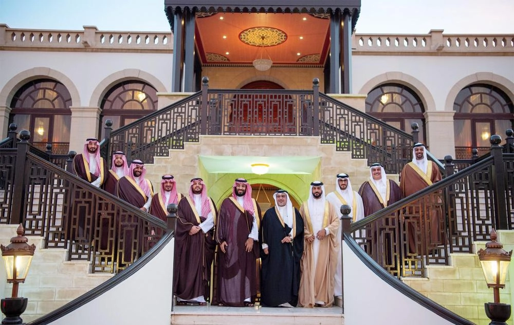 جماعية للأمير محمد بن سلمان خلال محادثاته مع ولي عهد البحرين أمس
