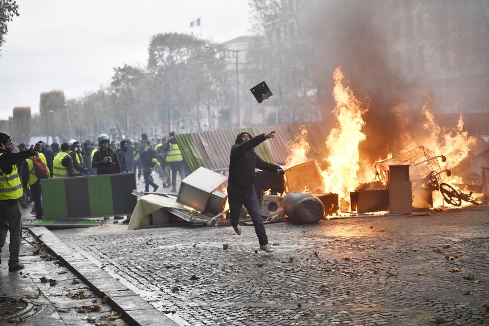 






من احتجاجات حركة القمصان الصفراء                                                                           (د ب أ)