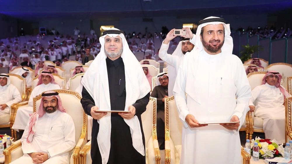 






أحمد العيسى وتوفيق الربيعة خلال التدشين أمس                (مكة)