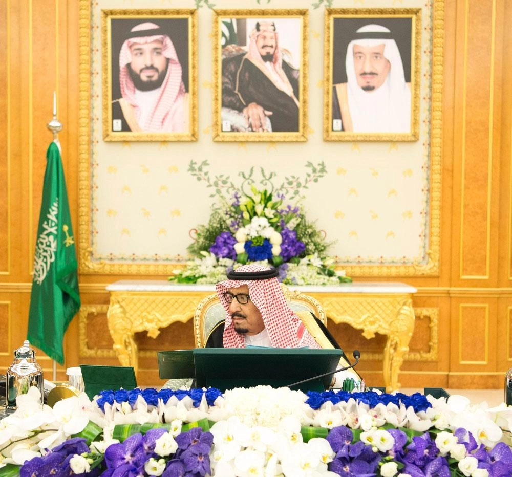 الملك سلمان لدى ترؤسه جلسة مجلس الوزراء في قصر اليمامة بالرياض (واس)