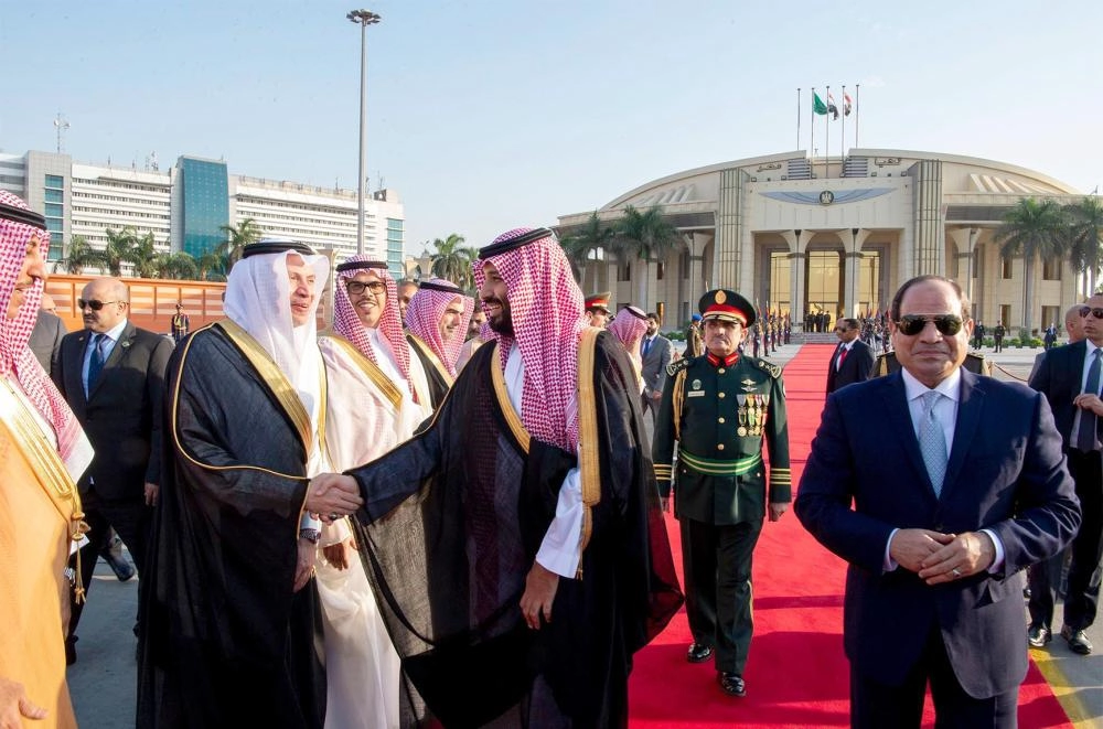 






من مراسم مغادرة ولي العهد وفي وداعه الرئيس المصري                                     (واس)