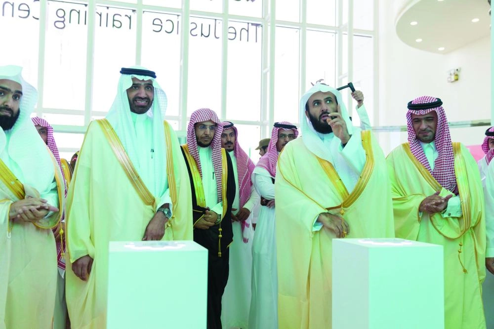 






وزير العدل خلال التدشين الرسمي للمحاكم العمالية                               (العدل)