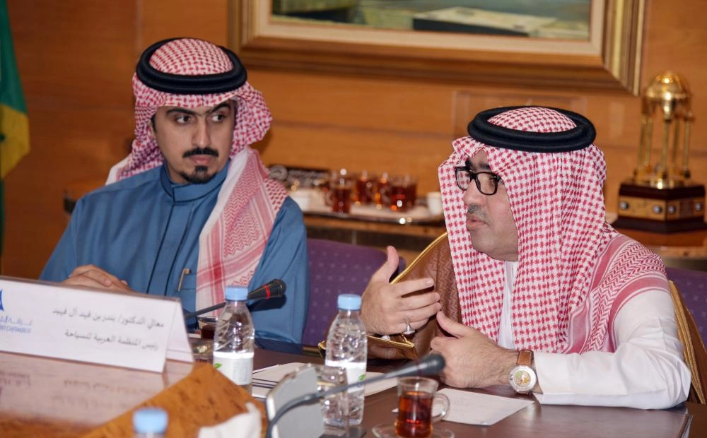 آل فهيد يتحدث في اللقاء  (مكة)