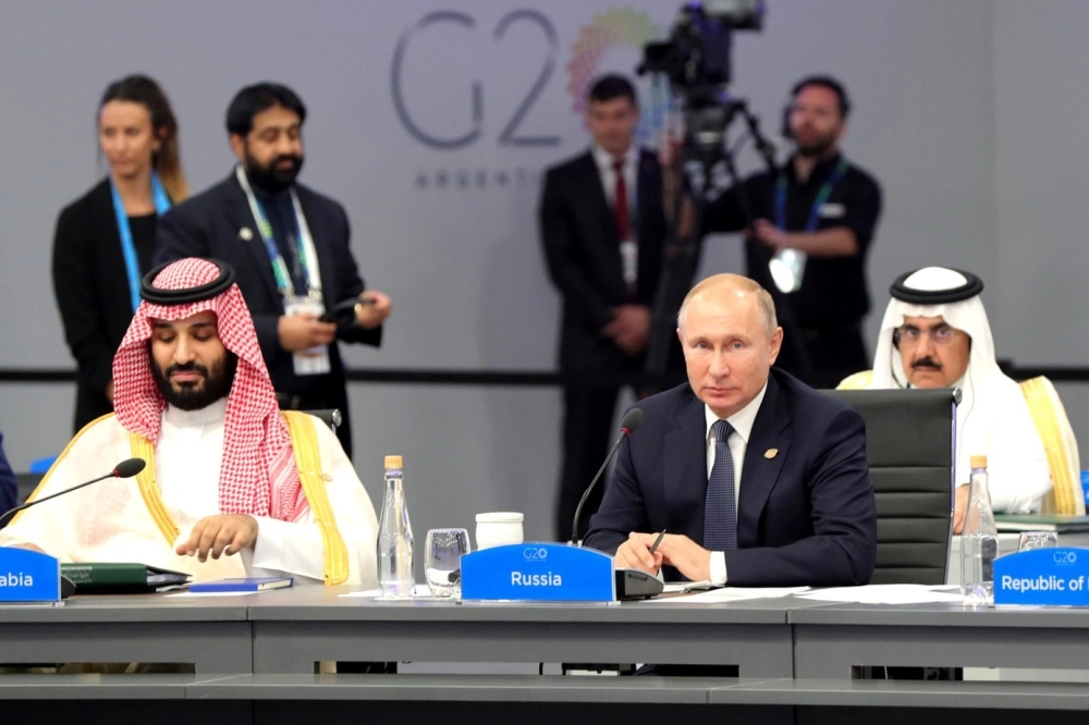 HANDOUT - 30 November 2018, Argentina, Buenos Aires: Russian President Vladmir Putin (R) and Saudi Arabia's Crown Prince Mohammed bin Salman attend a plenary session at the G20 leaders summit. Photo: -/Kremlin/dpa - ATTENTION: editorial use only and only if the credit mentioned above is referenced in full