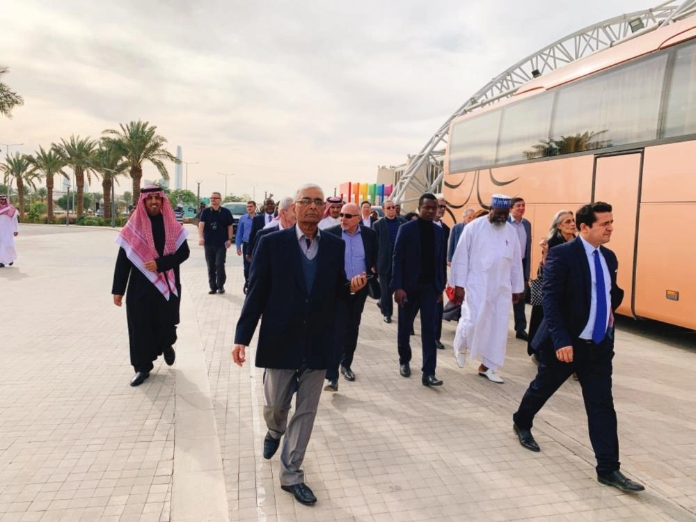 13484834503120E9D2-3A30-4E84-942F-B28919CC0194