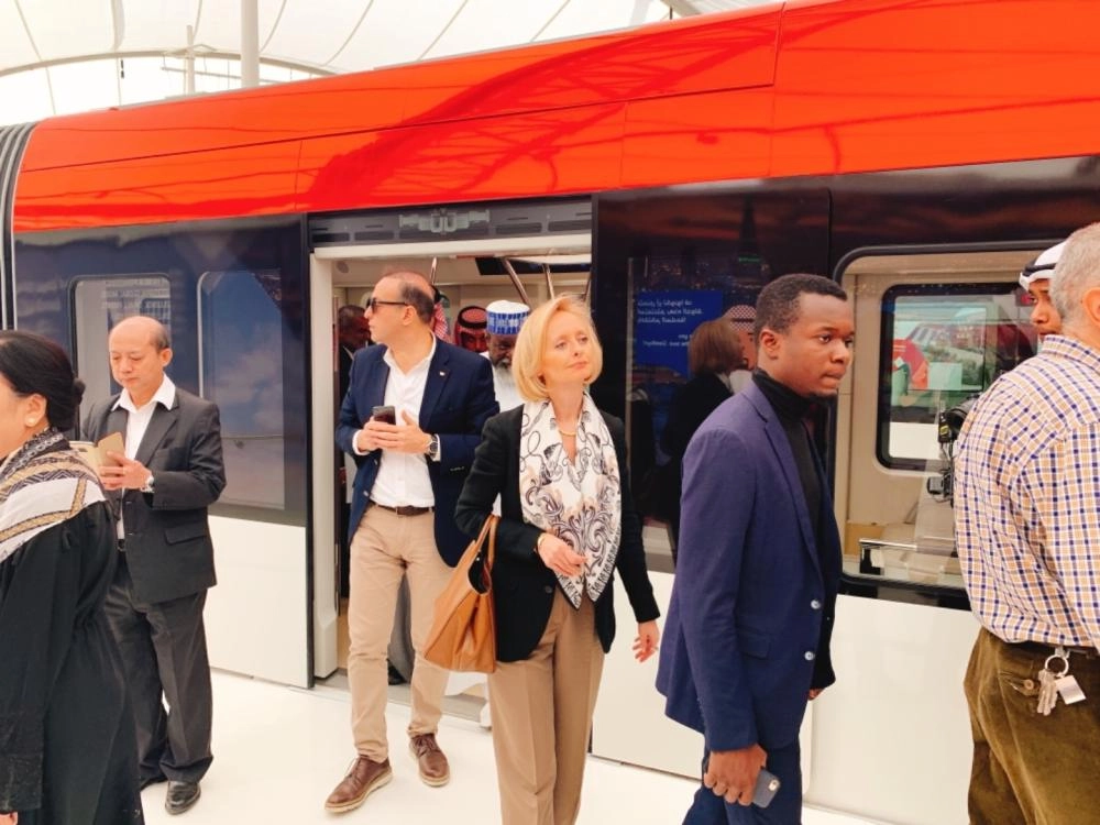 1989032285E20FDF61-0CEA-43A3-BF77-BC31CD435662