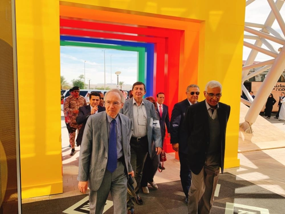 2066887637EAA77E7B-E284-4899-8AFA-774666D30DA0