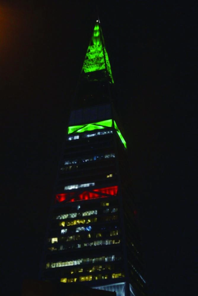 






أبراج الرياض تتزين بألوان العلم الإماراتي                                  (واس)