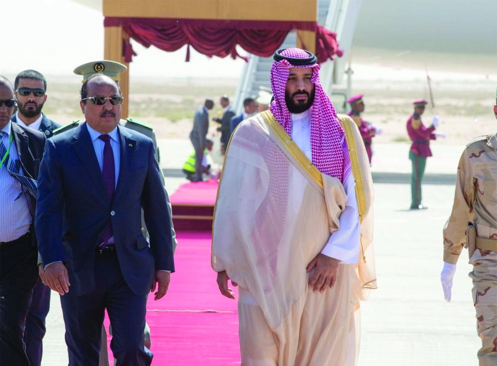 ولي العهد والرئيس الموريتاني يستعرضان حرس الشرف