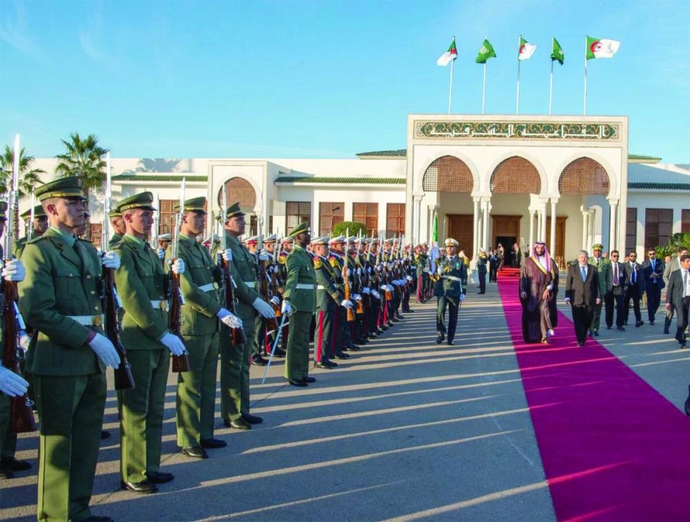 






الأمير محمد بن سلمان لدى وصوله إلى الجزائر