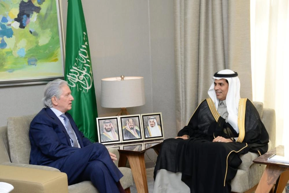 






وزير النقل خلال لقائه السفير الفرنسي                           (مكة)
