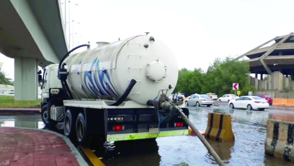 



من عمليات شفط مياه الأمطار بجدة      