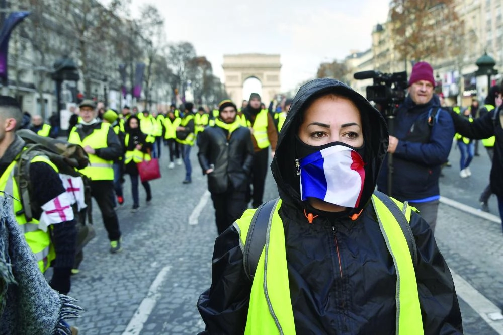 






أصحاب السترات الصفراء يواصلون احتجاجاتهم في فرنسا                                   (د ب أ)