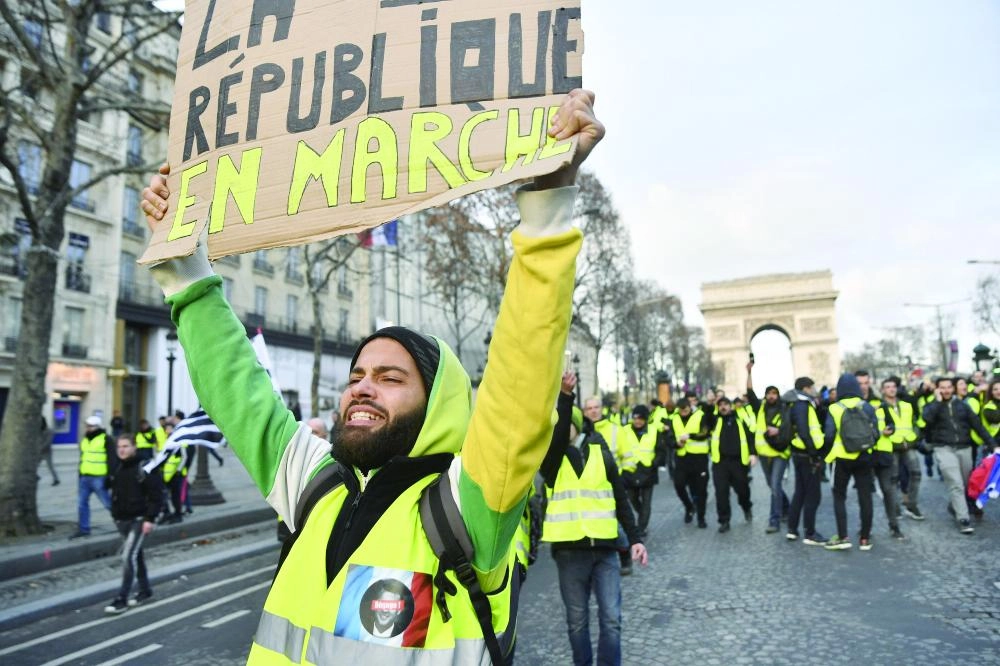 






السترات الصفراء تطالب بإسقاط ماكرون