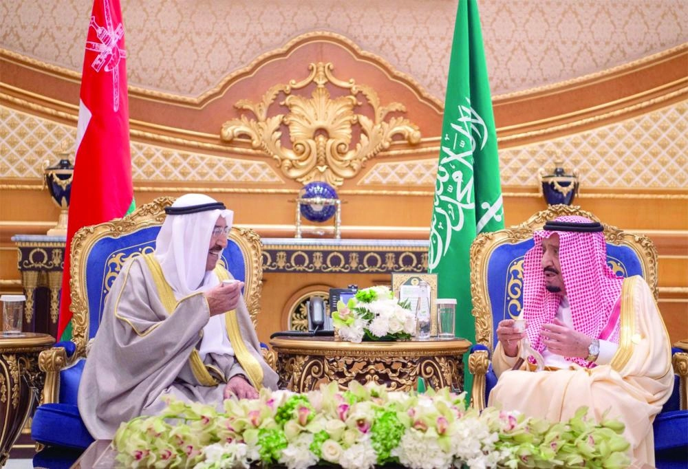 الملك سلمان لدى استقباله الشيخ صباح الأحمد الصباح