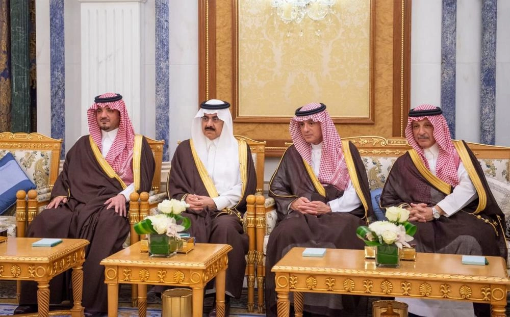 عبدالعزيز بن سعود ومساعد العيبان وعادل الجبير وأحمد قطان خلال اللقاء