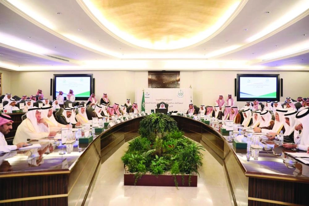 






خالد الفيصل مترئسا الاجتماع التأسيسي لجمعية الملك عبدالعزيز أمس       (واس)